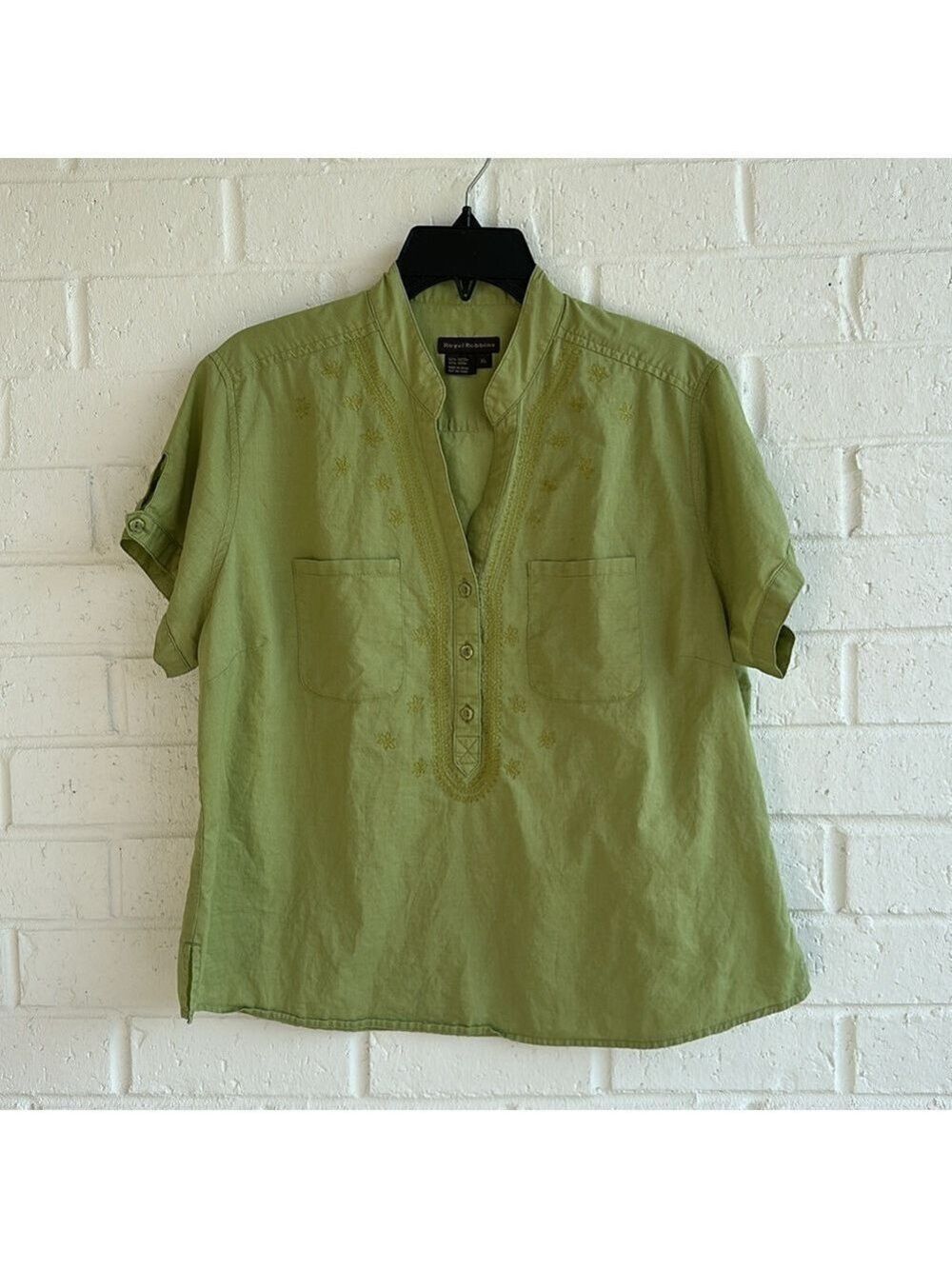Royal Robbins Light Green Embroidered V Neck Blouse Size XL Front Pockets Cotton